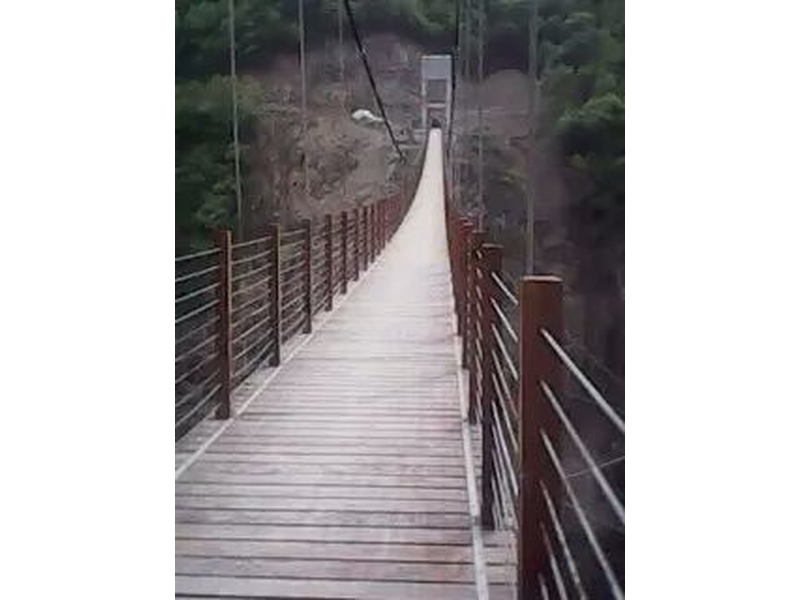木質吊橋